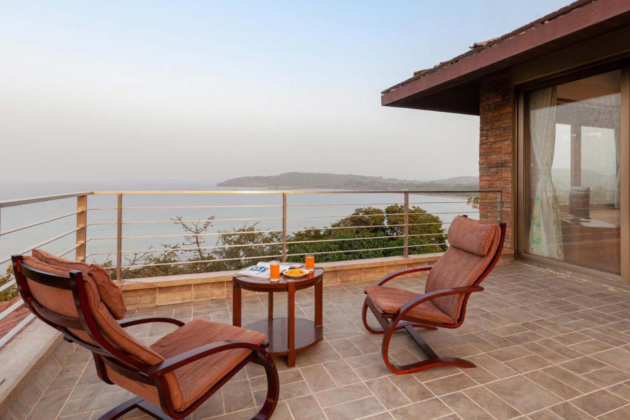 The Blue Horizon By Stayvista - Featuring A Beach-View Villa With A Swimming Pool, Indoor Games, And A Relaxing Balcony Alībāg Zewnętrze zdjęcie